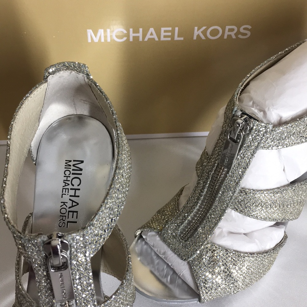 MICHAEL Michael Kors
Berkley T-Strap Dress Sandals - Picture 7 of 8